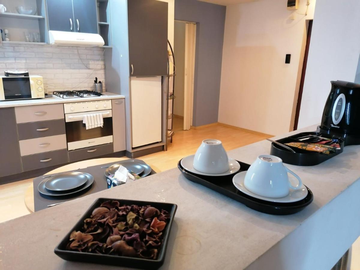 Ariana Apartment By EasyБухарест Экстерьер фото